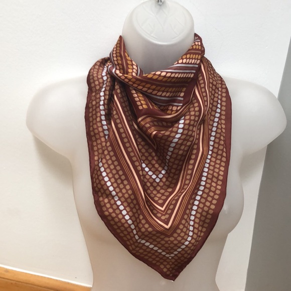 Label: Oscar De La Renta. Street Accessory. 100% Silk. Made In Japan. 25" X 25 - Picture 1 of 16